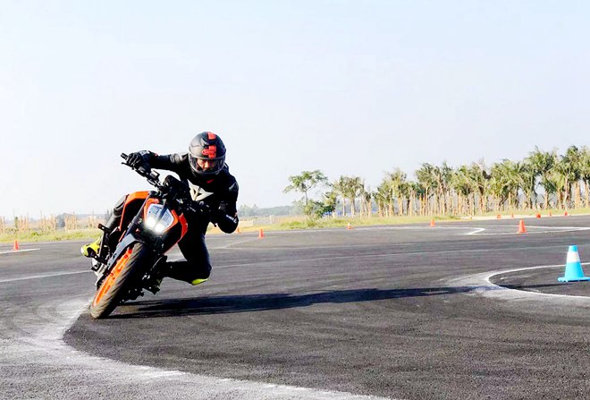 乐骑公园,摩托车培训,摩托教练员,安路,苏华龙,skidbike,侧滑模拟架